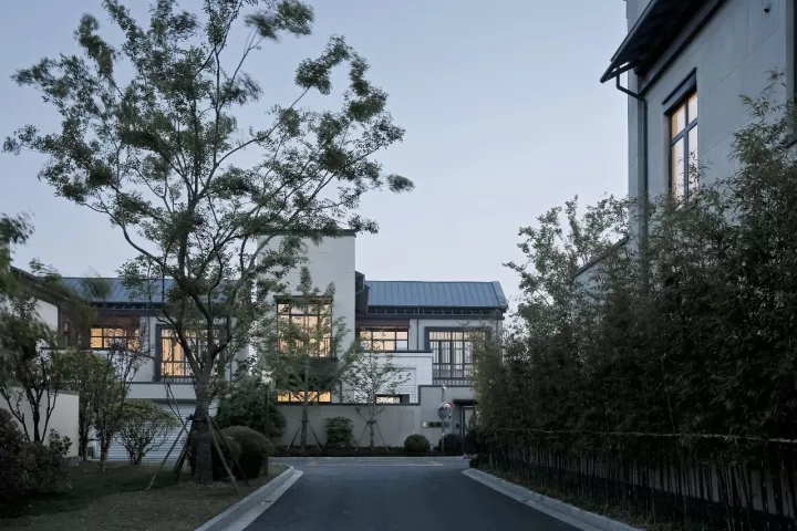 内侧建筑单体的院落普遍安置于建筑和道路之间以；に矫苄